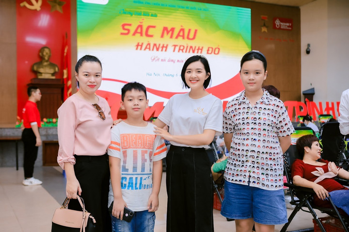 Sau khi đăng quang, Quản Gia Hân luôn tích cực tham gia các hoạt động hỗ trợ cộng đồng. Cô còn đăng ký hiến tạng tại ở Bệnh viện Chợ Rẫy sau khi qua đời.