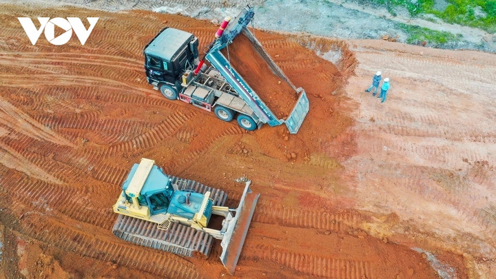 Việc triển khai thủ tục cung cấp vật liệu xây dựng cho các dự án còn chậm so với kế hoạch.