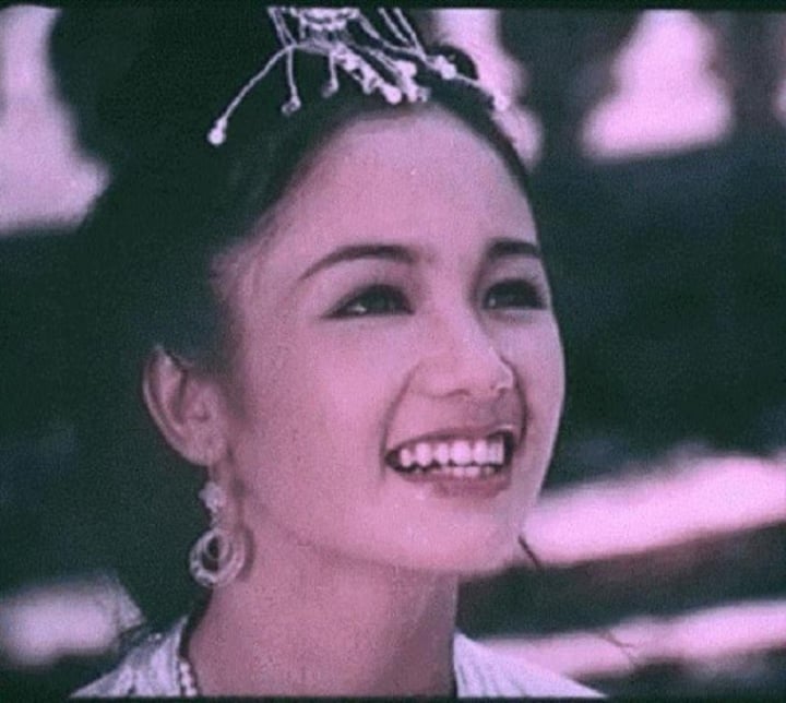 NSND Thu Hà đẹp lộng lẫy khi xuất hiện với vai diễn đầu tay trong phim "Đêm hội Long Trì".