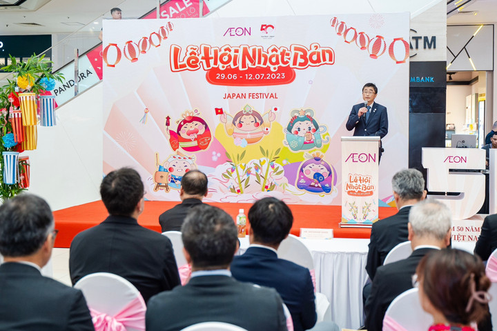 Ông Watanabe Shige - Phó Đại sứ Nhật Bản phát biểu tại sự kiện khai mạc Lễ hội Mùa hè Nhật Bản tại AEON Long Biên.