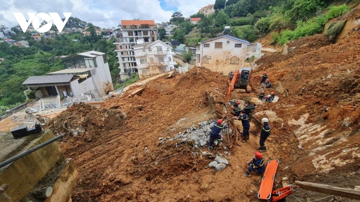 Sạt lở nghiêm trọng tại Đà Lạt.