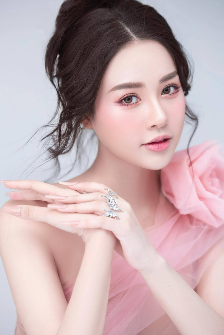 Mới đây, cô nàng tung ra loạt ảnh mới lấy cảm hứng từ tinh thần tự tin – tỏa sáng – là chính mình.