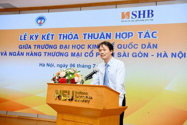 GS.TS Phạm Hồng Chương - Hiệu trưởng Trường Đại học KTQD kỳ vọng mối quan hệ hợp tác giữa hai bên sẽ ngày càng phát triển sâu rộng.