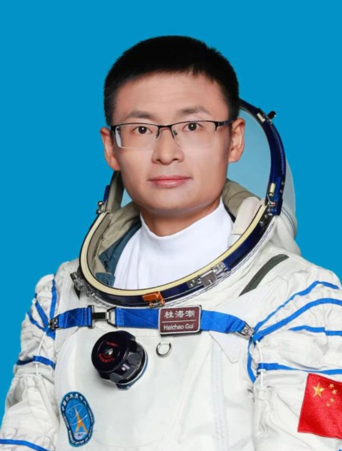 Quế Hải Triều- chuyên gia tải trọng và phi hành gia dân sự đầu tiên của Trung Quốc bay vào vũ trụ.