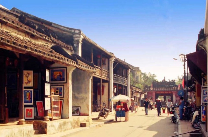 Với lối kiến trúc độc đáo, không gian ngôi nhà ở Hội An luôn thoáng đãng, tràn ngập ánh sáng mặt trời, con người và thiên nhiên như hòa làm một.