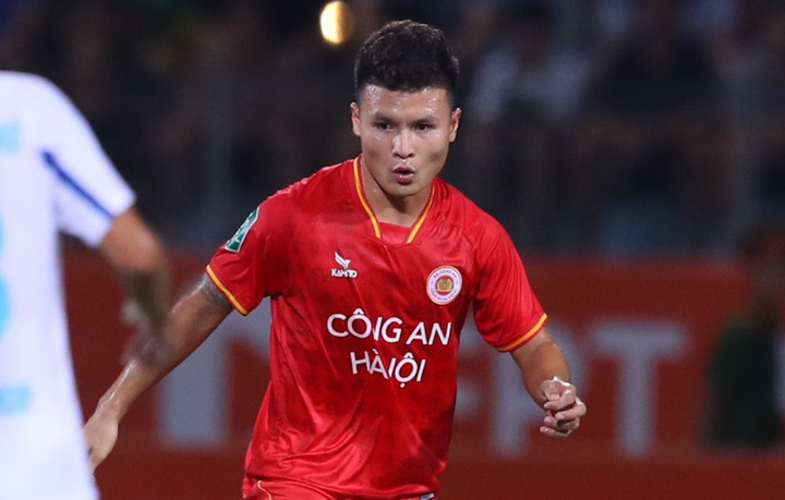 Quang Hải đá hỏng lượt sút luân lưu.
