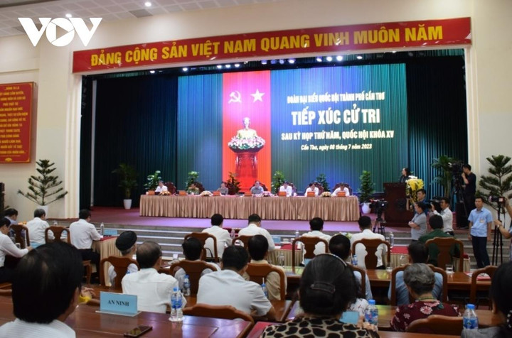 Toàn cảnh buổi tiếp xúc cử tri