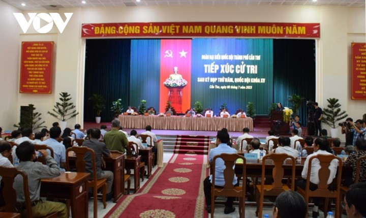 Toàn cảnh buổi tiếp xúc cử tri.