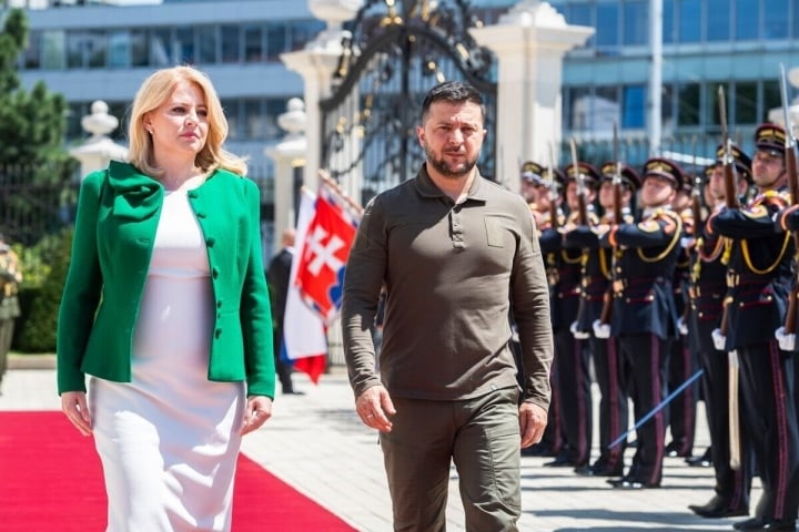 Tổng thống Slovakia Zuzana Caputova và Tổng thống Ukraine Volodymyr Zelensky. (Ảnh: TASR)