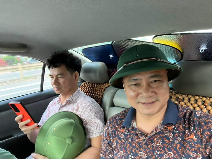 Xuân Bắc, Tự Long chuẩn bị livestream bán bí giúp bà con nông dân.