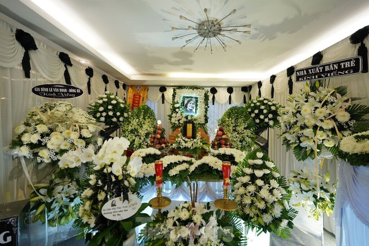 Nhà thơ Trần Chấn Uy nhận định nhà thơ Lâm Thị Mỹ Dạ có nhiều đóng góp cho thơ ca Việt Nam, đặc biệt với những tác phẩm trong thời chống Mỹ. Ảnh: Phạm Nguyễn.