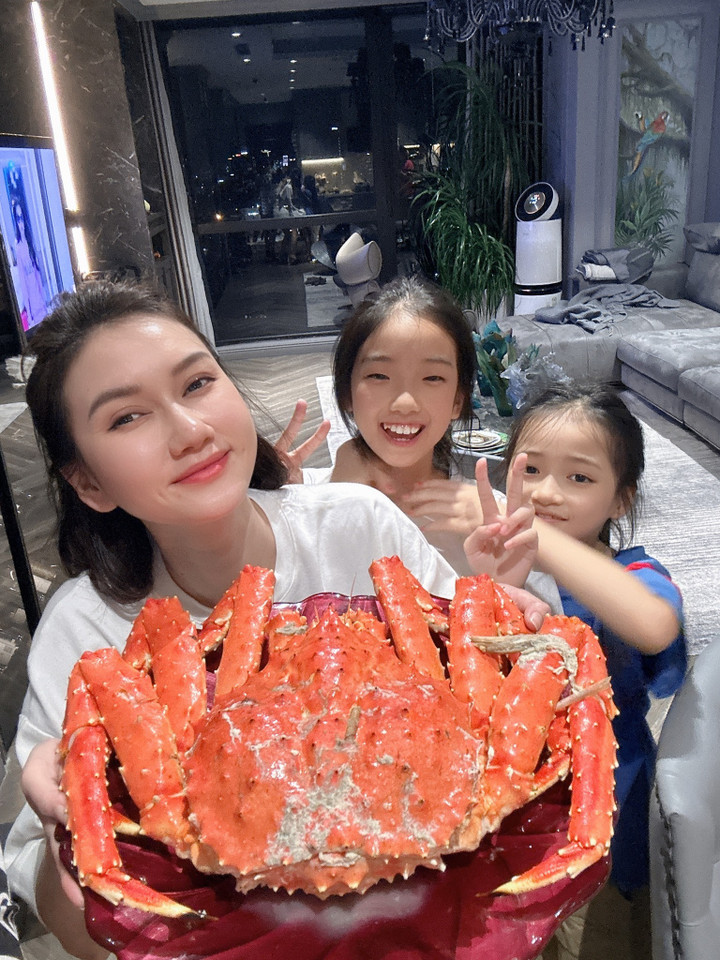 Hương Giang hiếm hoi chia sẻ hình ảnh của con gái.