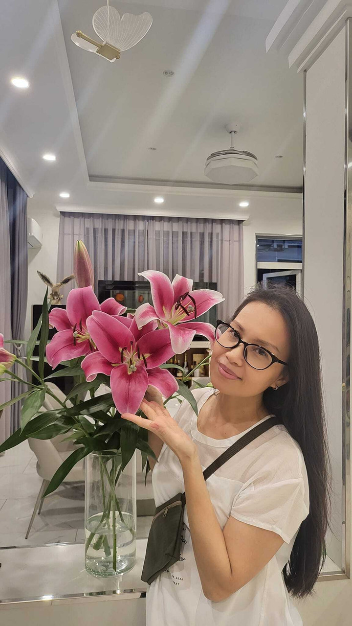 Trên trang cá nhân nữ ca sĩ thường chia sẻ những hình ảnh giản dị.