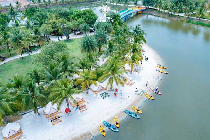 Miền biển nhiệt đới rộng lớn tại Vinhomes Grand Park cũng đang đón đợi cư dân Glory Heights.