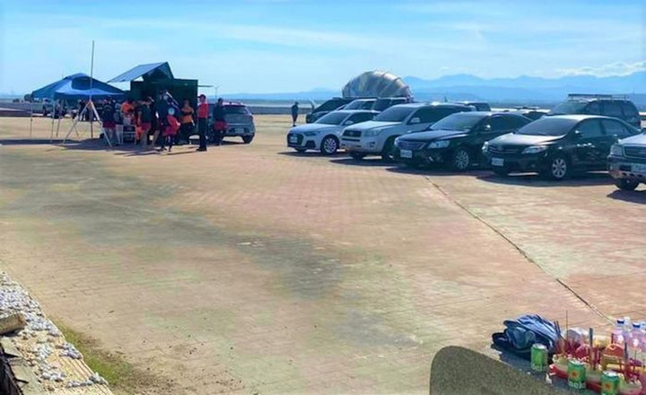 Chính quyền sở tại cùng các đơn vị cứu hộ và cộng đồng người Việt lao động ở Đài Loan tìm kiếm các nạn nhân.