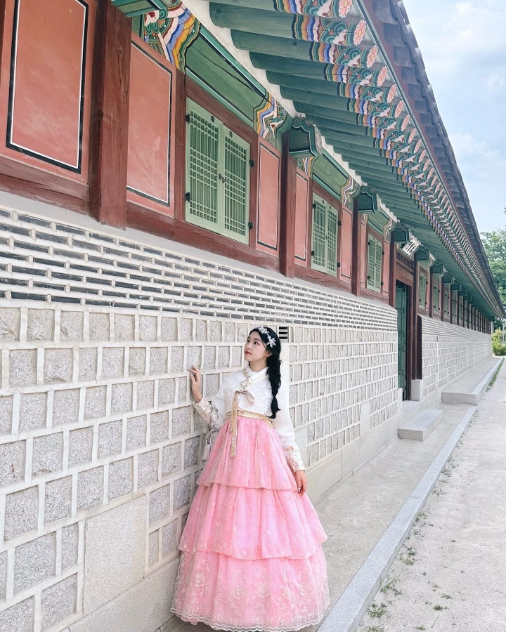 Con gái Quyền Linh diện hanbok, khoe sắc ngọt lịm ở Hàn Quốc - 5