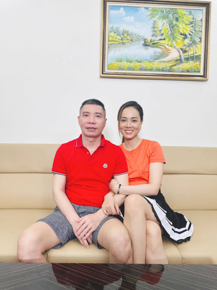 Ngọc Hà mừng phát khóc khi chồng được đồng nghiệp yêu thương.