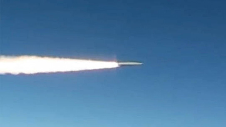 Tên lửa Kinzhal trong 1 lân thử nghiệm. (Ảnh: Bộ Quốc phòng Nga)