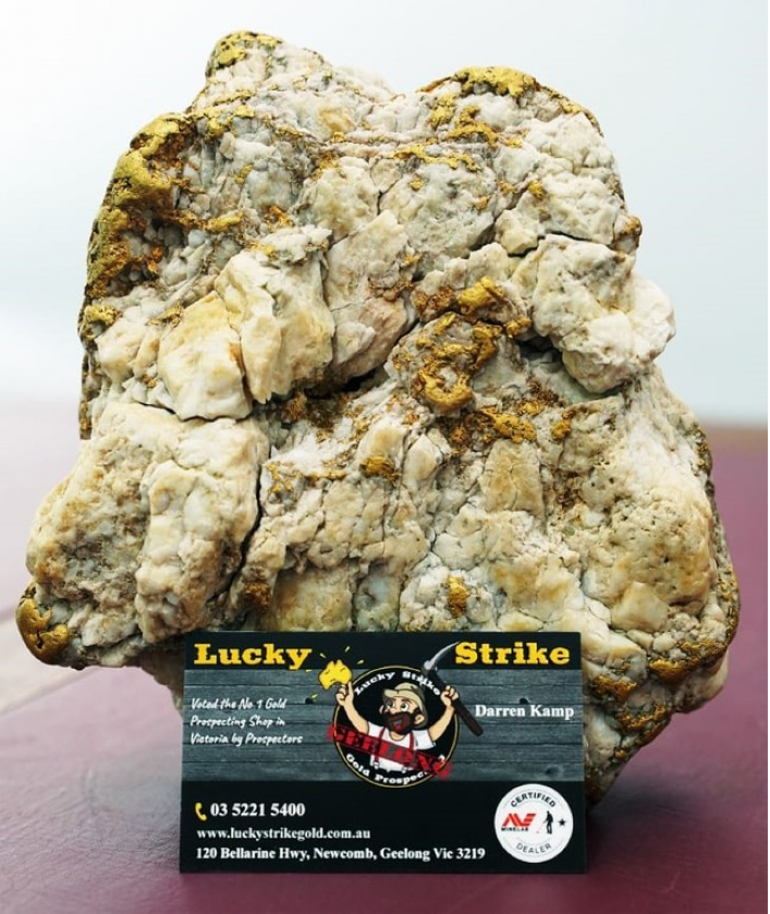 Cận cảnh tảng đá chứa hàm lượng vàng khổng lồ được tìm thấy ở Australia. (Ảnh: Live Science)