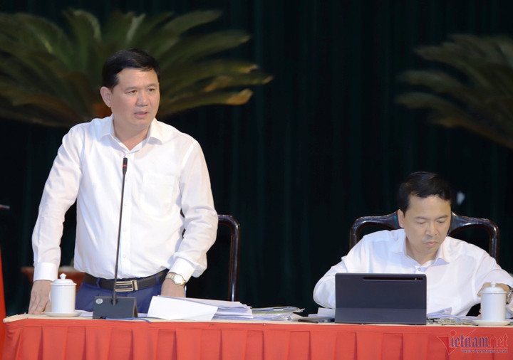 Ông Lê Sỹ Nghiêm, Giám đốc Sở TN&MT tỉnh Thanh Hóa trả lời tại phiên chất vấn.