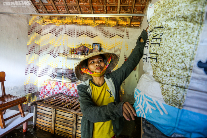 Người dân Hà Tĩnh ‘chạy lũ’ giữa nắng tháng 7 do cống nước không đóng kỹ - 3