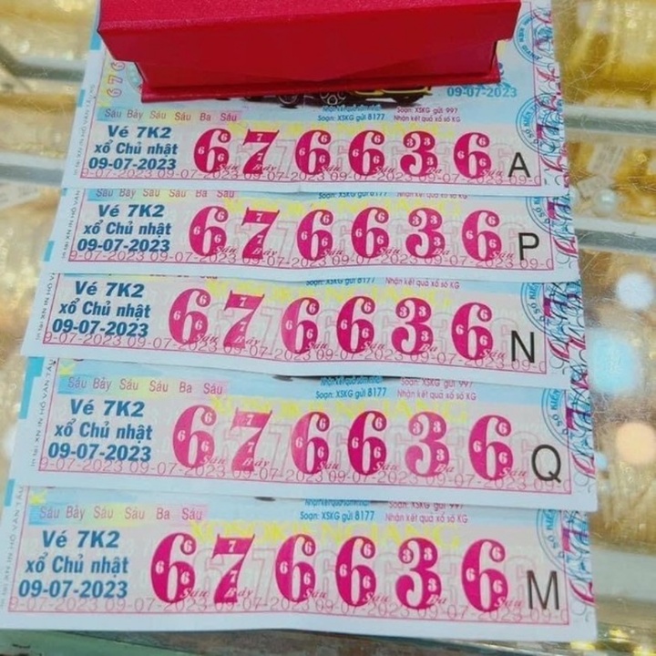 5 tờ vé số trúng giải đặc biệt của Công ty XSKT tỉnh Kiên Giang.