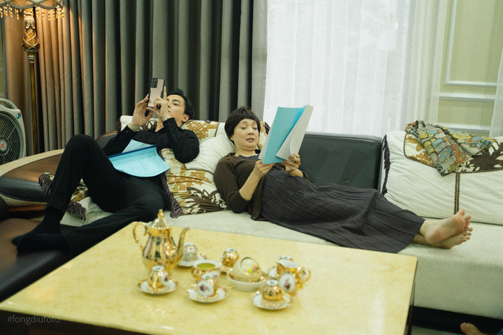 NSND Lê Khanh, Lãnh Thanh tập kịch bản trước giờ quay.