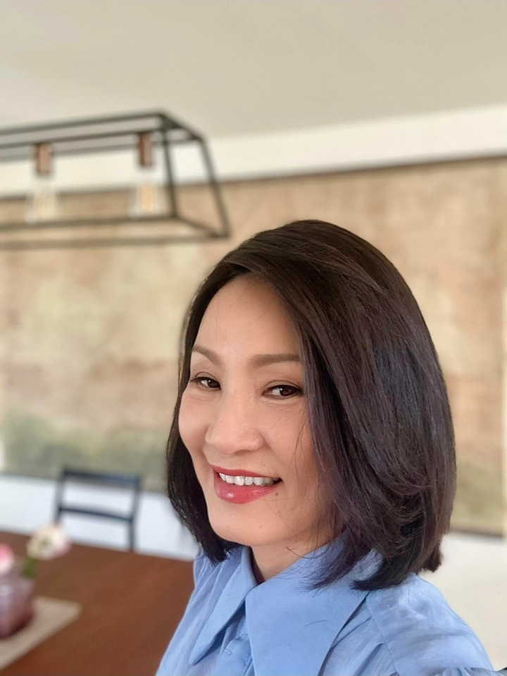 Hồng Đào khoe nhan sắc trẻ trung ở tuổi 61.