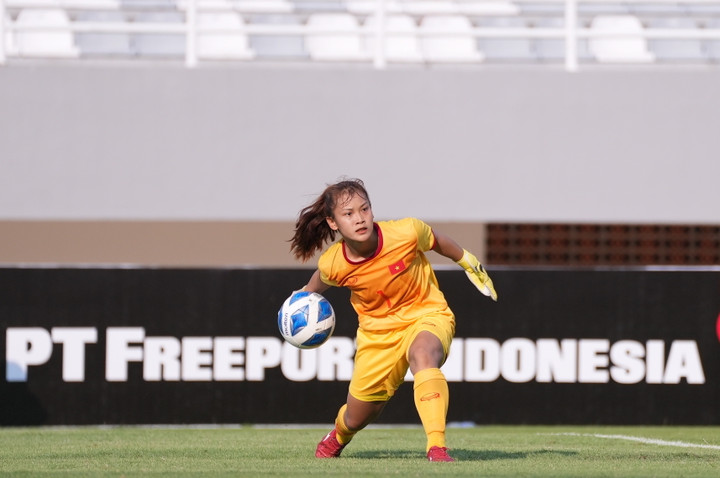 Kiều My gặp khó khăn.