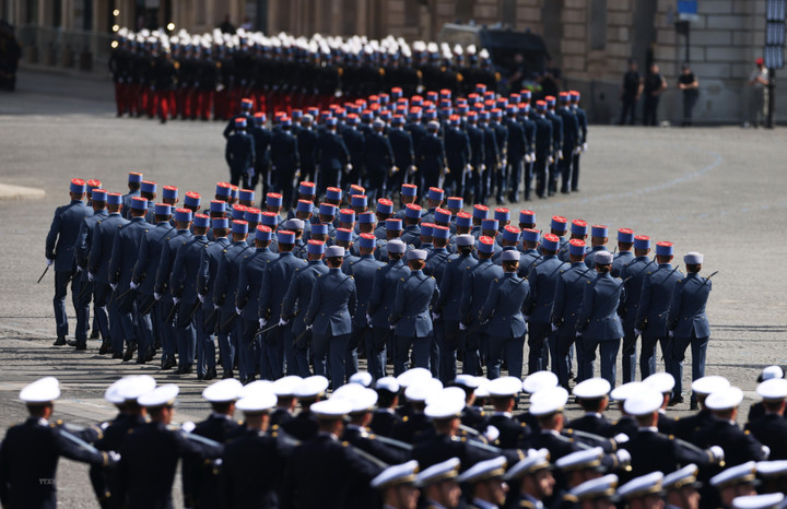 Binh sỹ tại lễ duyệt binh mừng Quốc khánh Pháp ở Paris. (Ảnh: AFP/TTXVN)