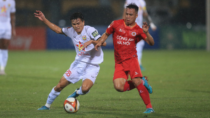 CLB Công an Hà Nội thắng Hà Tĩnh 4-2 ở lượt đi.