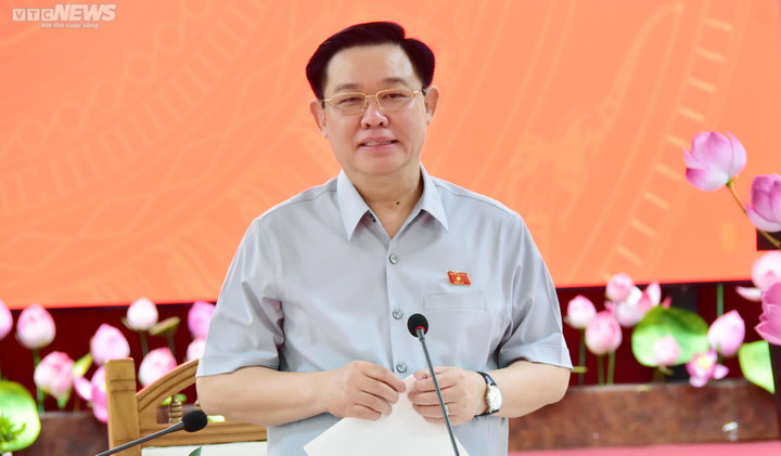 Chủ tịch Quốc hội phát biểu chỉ đạo trong buổi làm việc với Ban Thường vụ Tỉnh uỷ Thừa Thiên - Huế.