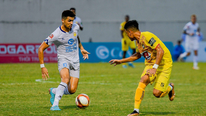 CLB Nam Định giành 3 điểm trên sân khách.