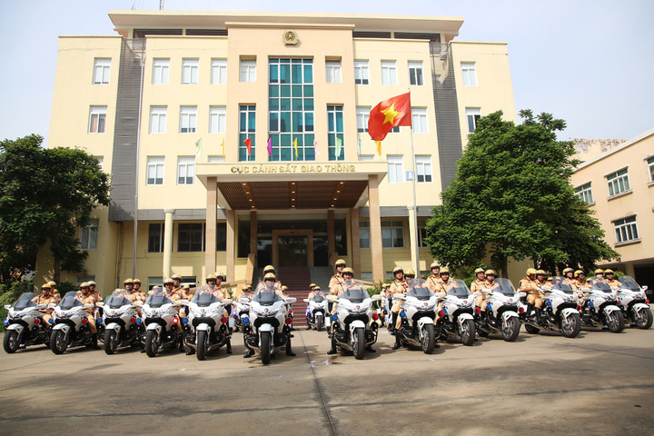Dàn 30 siêu mô tô 1.800 phân khối sẵn sàng thực hiện phương án dẫn đoàn.