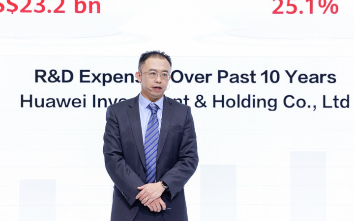 Ông Alan Fan – Phó Chủ tịch kiêm Trưởng Bộ phận quyền sở hữu trí tuệ của Huawei chia sẻ tại sự kiện.