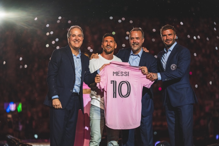 He took pictures with the owners of Inter Miami Club, including David Beckham. Messi will wear the familiar number 10 shirt at the new team.