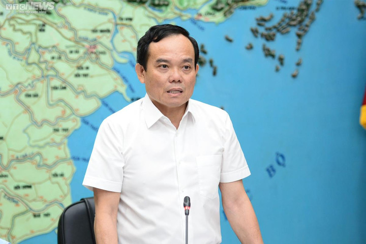 Phó Thủ tướng Trần Lưu Quang phát biểu chỉ đạo tại cuộc họp về công tác ứng phó bão số 1.