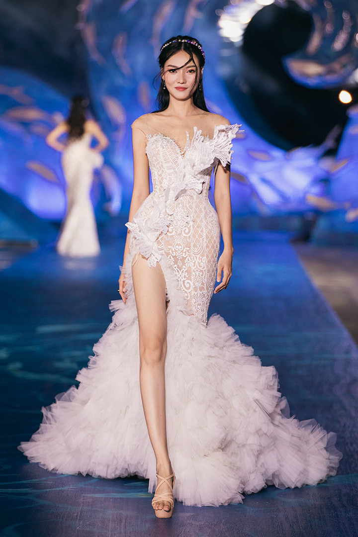 NTK Phạm Đăng Anh Thư ra mắt bộ sưu tập mới tại Miss World Việt Nam - 6