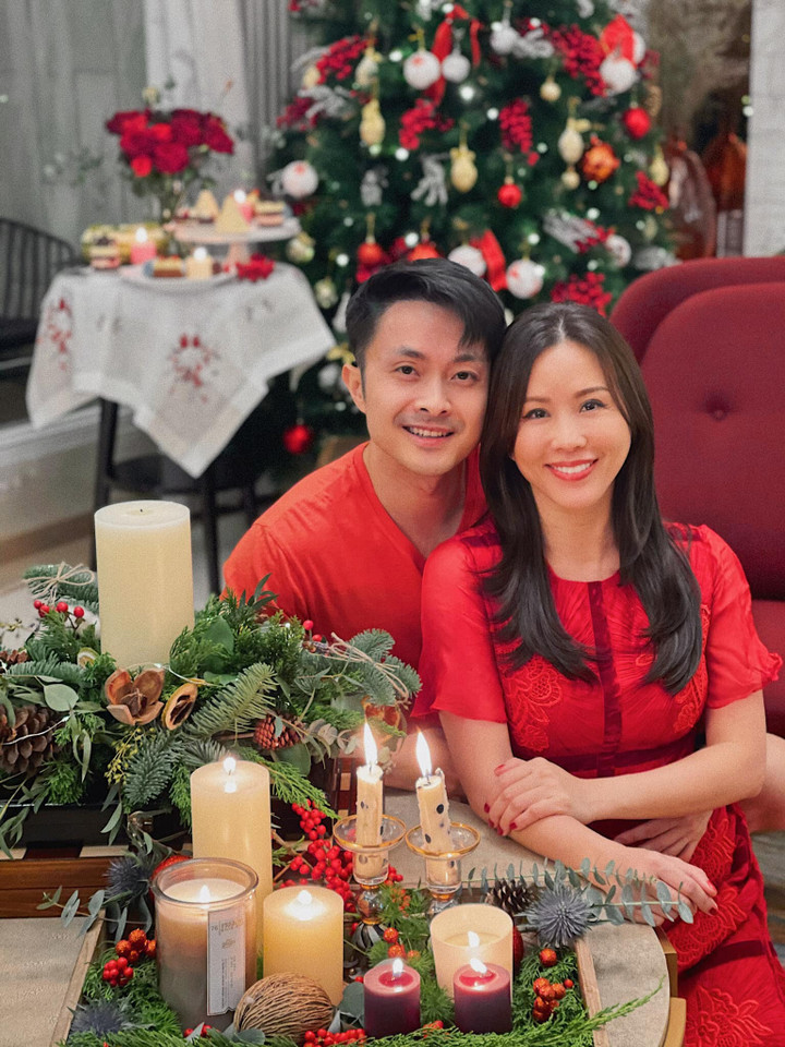 Họ trải qua nhiều thăng trầm trong tình yêu và hôn nhân. Thu Hoài thường cập nhật những khoảnh khắc bình dị bên ông xã như cả nhà đi ăn, chơi với mèo, gặp gỡ bạn bè, cùng đón lễ Tết...