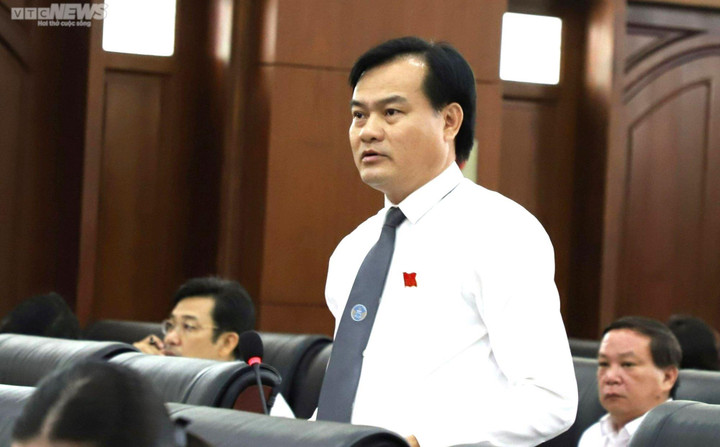 Đại biểu Trần Tuấn Lợi phát biểu tại kỳ họp.