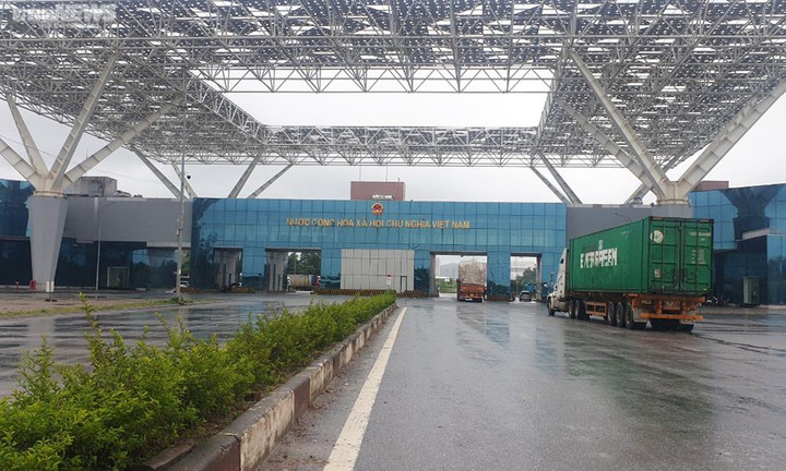 Cửa khẩu Bắc Luân (Móng Cái, Quảng Ninh) thông quan bình thường.