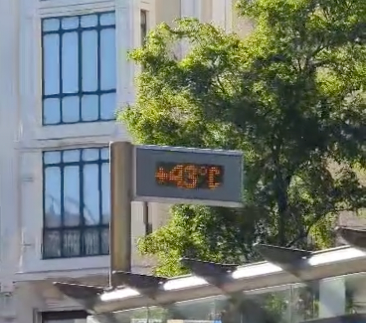 Nhiệt độ ngoài trời tại thủ đô Madrid, Tây Ban Nha đạt ngưỡng 43°C. (Ảnh: Thái An)