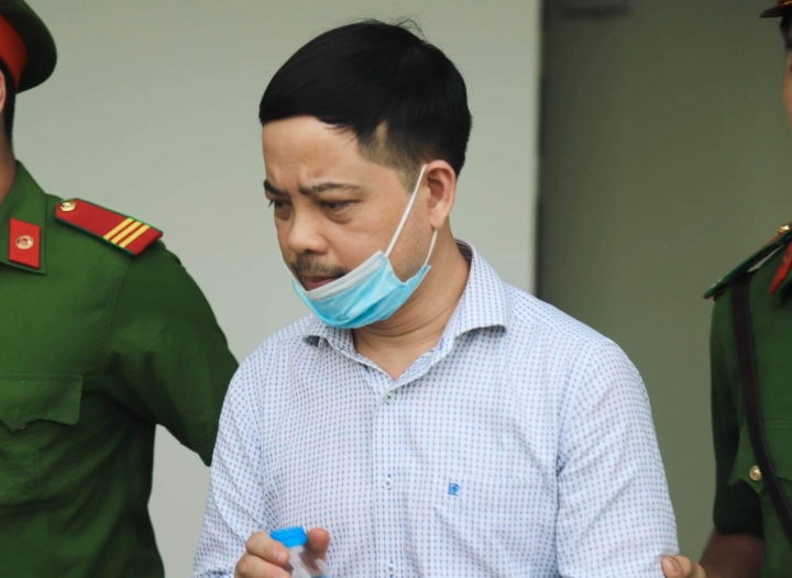 Cựu Thư ký Thứ trưởng Bộ Y tế bật khóc xin án tù, không tử hình