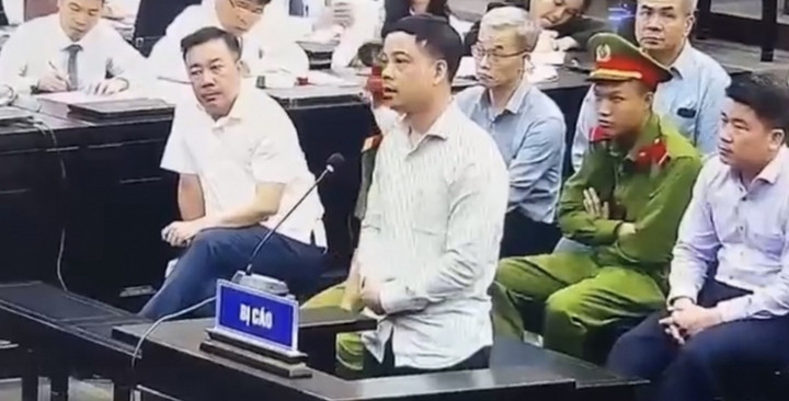 Bị cáo Phạm Trung Kiên (đứng).