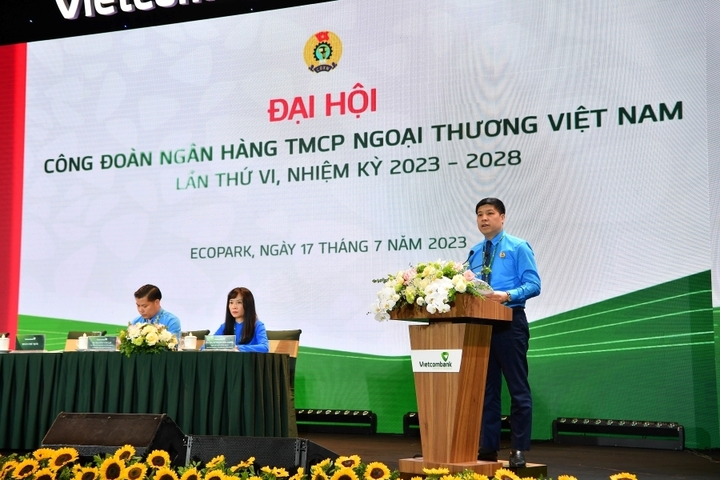 Ông Hồng Quang - Ủy viên Ban Thường vụ Công đoàn Ngân hàng Việt Nam, Thành viên HĐQT kiêm Giám đốc Khối Nhân sự, Chủ tịch Công đoàn Vietcombank phát biểu khai mạc Đại hội Công đoàn Vietcombank lần thứ VI, nhiệm kỳ 2023 - 2028.