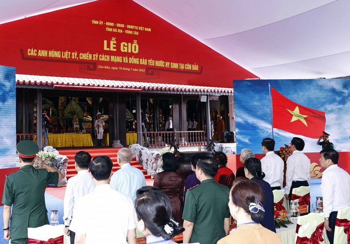 Chủ tịch nước Võ Văn Thưởng dự lễ giỗ các anh hùng liệt sỹ tại Côn Đảo.