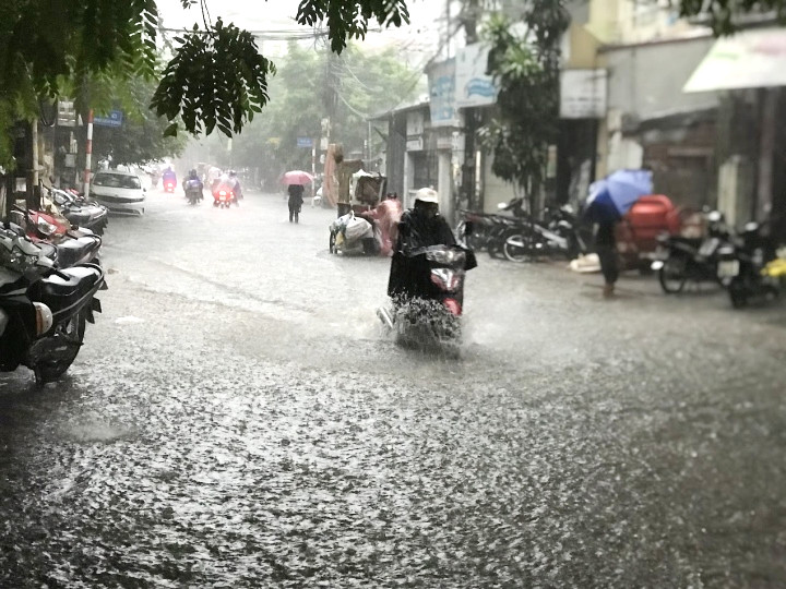 Ngày và đêm 19/7, ở Bắc Bộ và khu vực Thanh Hóa, Nghệ An có nơi mưa rất to. (Ảnh minh hoạ: Khánh Huy)