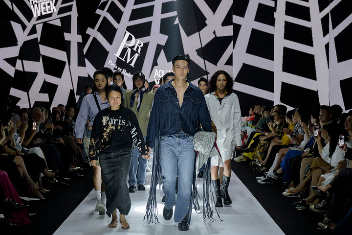 NTK gốc Việt đến từ Hà Lan - Xuân Thu Nguyễn gửi tới giới mộ điệu BST “In Alignment” mang đậm tinh thần bền vững. Những thiết kế được làm mới hoàn toàn từ các mảnh vụn hoặc vải thừa, đặc biệt là đồ tái chế.