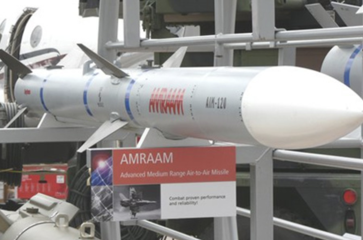 Tên lửa không đối không tầm trung tiên tiến (AMRAAM).
