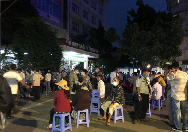 Người bệnh đến khám ở Bệnh viện Mắt TP.HCM. (Ảnh: GL)